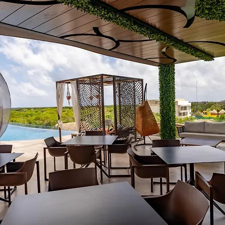 Menesse Apartahotel 4*