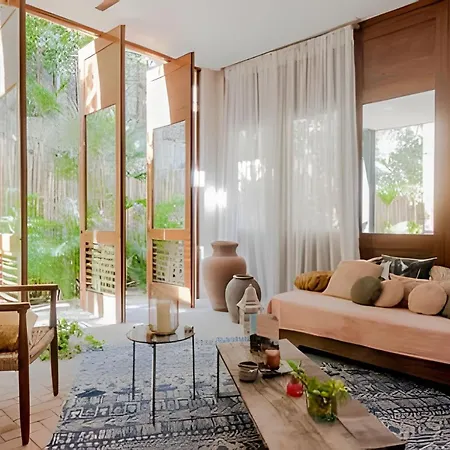 Elegant 3-bedroom Apartment *