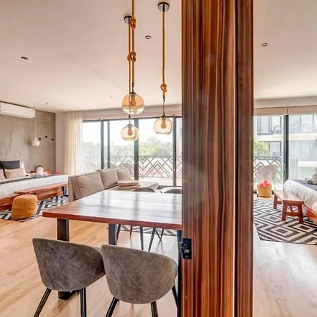 Luxury 2 Bedrooms Palais - K305