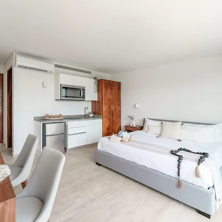 Tropical Jungle At Lagunas - Panoramic Pool & Gym Apartment *