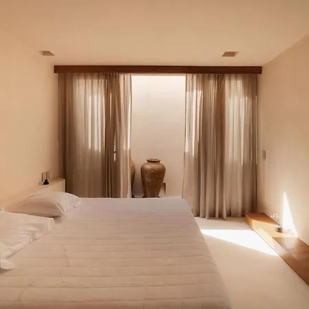 Holiday home Casa Leela Luxury Villa, 4 Floors, 5.5 Bathrooms, 2 Pools, Rooftop *