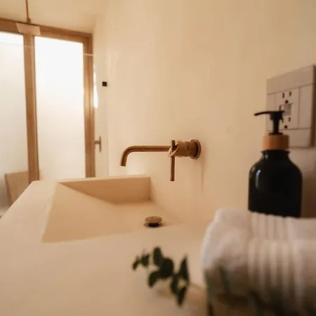 Casa Leela Luxury Villa, 4 Floors, 5.5 Bathrooms, 2 Pools, Rooftop Holiday home *