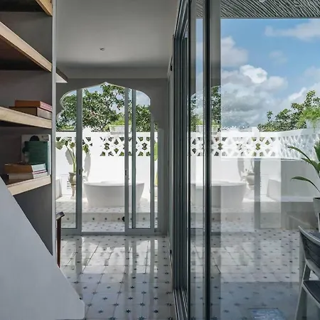 Villa 8br Two-villa Compound With Four Pools *
