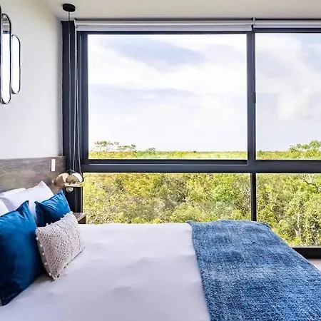 Apartment Designer Penthouse - Jungle Views, Bike To