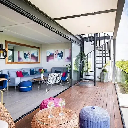 Apartment Designer Penthouse - Jungle Views, Bike To