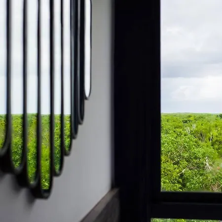 Designer Penthouse - Jungle Views, Bike To