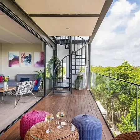 Designer Penthouse - Rooftop Pool & Jungle View *