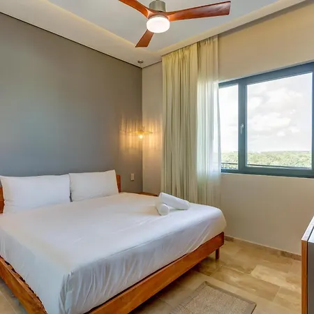 Ocean Views Luxury Community Private Rooftop Pool Holiday home *