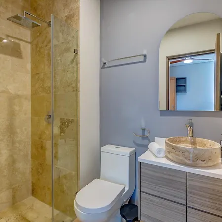 Ocean Views Luxury Community Private Rooftop Pool Holiday home *