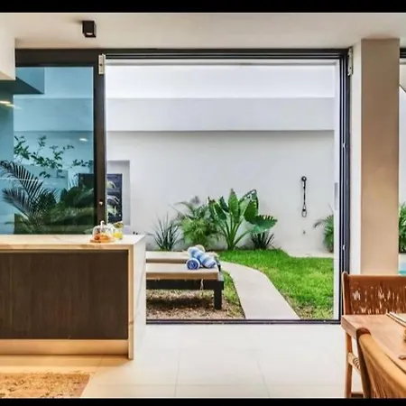 Majestic The Ultimate Luxury Oasis With Pool Apartment
