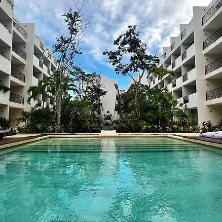 Comfy Plounge Pool *