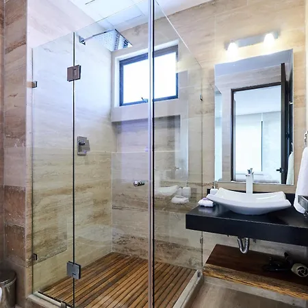 Escape - Stylish Pool, Gym & Parking *