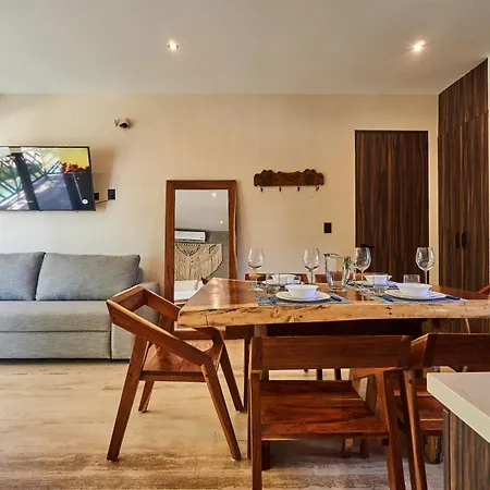 Escape - Stylish Pool, Gym & Parking *