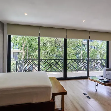 Escape - Stylish Pool, Gym & Parking