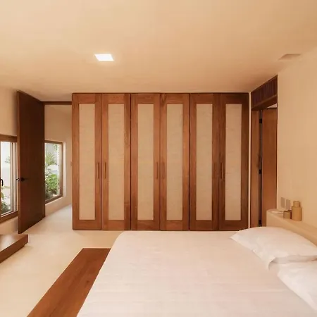Casa Leela Luxury Villa, 4 Floors, 5.5 Bathrooms, 2 Pools, Rooftop Holiday home Tulum