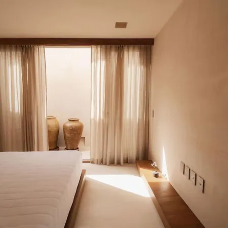 Casa Leela Luxury Villa, 4 Floors, 5.5 Bathrooms, 2 Pools, Rooftop Holiday home *