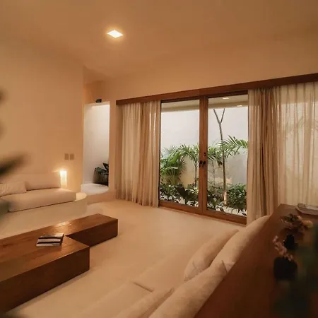 Casa Leela Luxury Villa, 4 Floors, 5.5 Bathrooms, 2 Pools, Rooftop Holiday home *