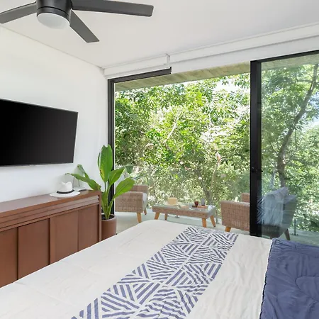Estudio Penthouse Inmerso En La Jungla