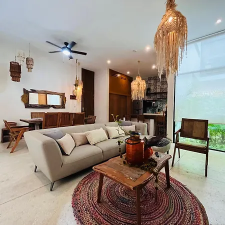 Luxe 3br - Private Terrace, Pool & Vibes Apartment *