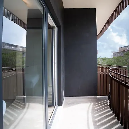 Cozy With Free Beach Club Access Apartment