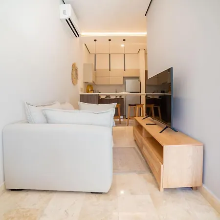 Cozy With Free Beach Club Access Apartment *