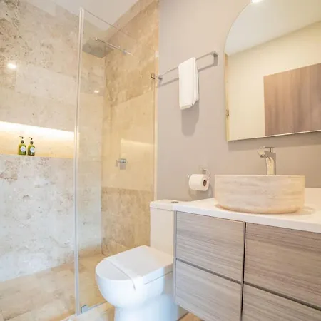 Cozy With Free Beach Club Access Apartment