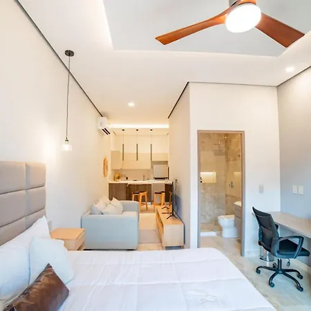 Cozy With Free Beach Club Access Apartment