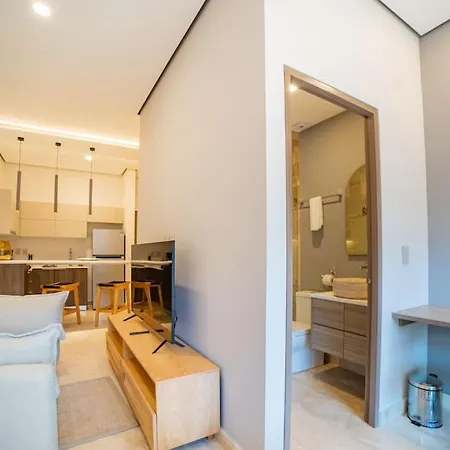 Cozy With Free Beach Club Access Apartment *