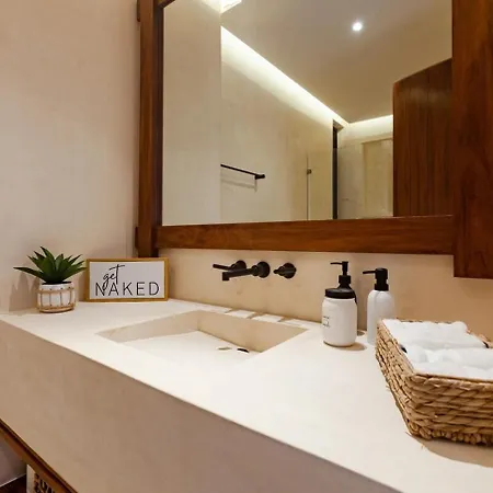 Encanto Luxe Jungle 10min Beachhot Tubking *