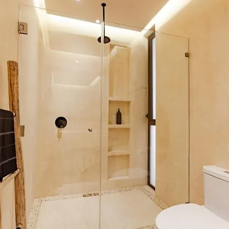 Encanto Luxe Jungle 10min Beachhot Tubking Apartment *