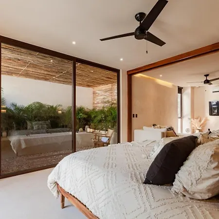 Encanto Luxe Jungle 10min Beachhot Tubking Apartment