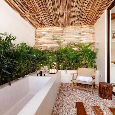 Encanto Luxe Jungle 10min Beachhot Tubking Apartment *