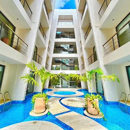 Rooftop Oasis: Urban Retreat With Infinity Pool & Private Terrace Apartment *