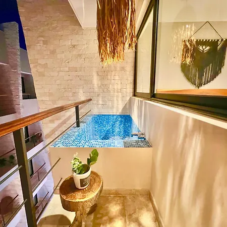 Apartment Rooftop Oasis: Urban Retreat With Infinity Pool & Private Terrace *