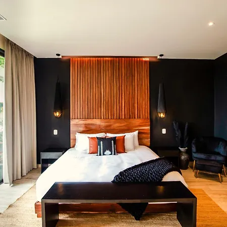 Luxury 2br Ph Pools, Coworking & Close To Apartment