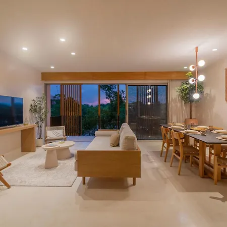 Beautiful Unit W Amazing Pool Views Gym Yoga Apartment