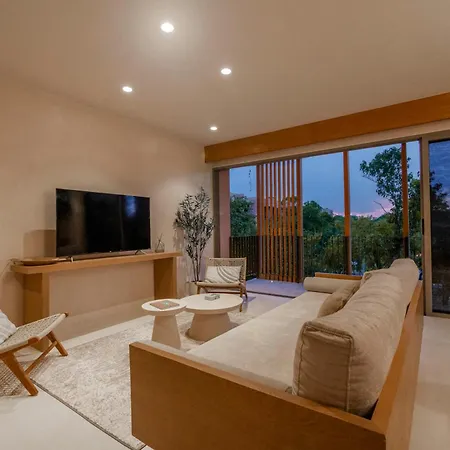 Beautiful Unit W Amazing Pool Views Gym Yoga Apartment *