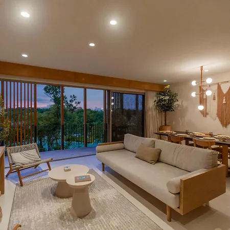 Beautiful Unit W Amazing Pool Views Gym Yoga Apartment *