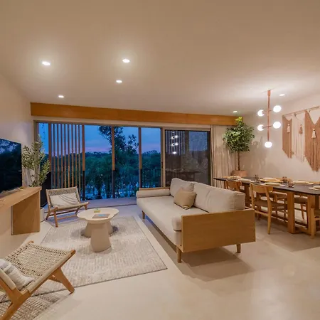 Beautiful Unit W Amazing Pool Views Gym Yoga Apartment