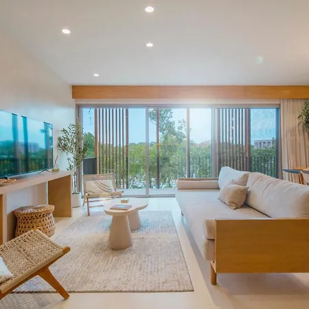 Beautiful Unit W Amazing Pool Views Gym Yoga Apartment