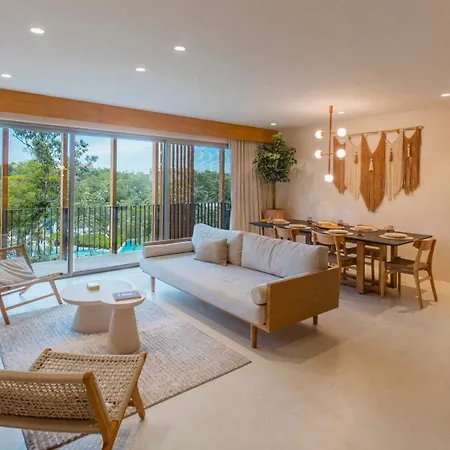 Beautiful Unit W Amazing Pool Views Gym Yoga *