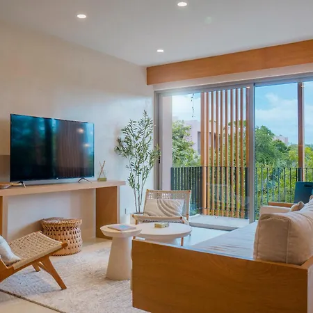 Beautiful Unit W Amazing Pool Views Gym Yoga Apartment