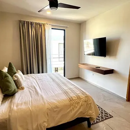 Spacious Penthouse With Pool Apartamento