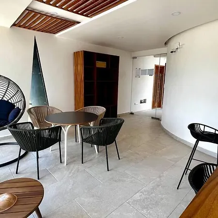 Spacious Penthouse With Pool Apartamento *