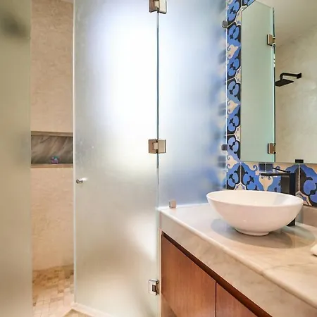 Luxury Villa, Private Pool, Rooftop Haven & Grill *