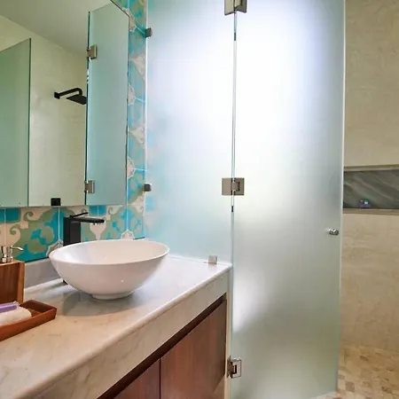 Luxury Villa, Private Pool, Rooftop Haven & Grill *
