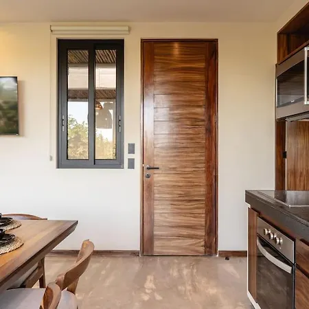 New 2 Bed And Bath - - Views To The Jungle