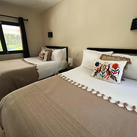 El Paraiso Hotel