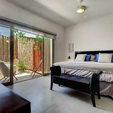 Poolside Bliss With Private Terrace And Jacuzzi Apartment