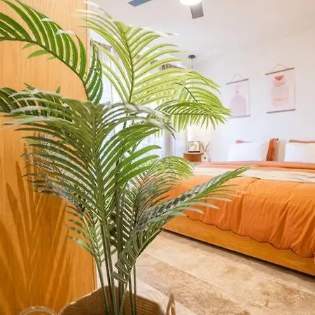 Unique Style Elegance, Fast Wifi Beach Access Apartment
